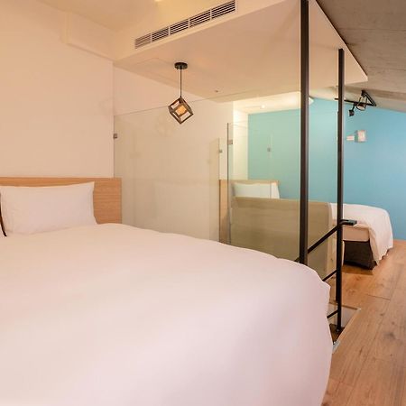 Check Inn Express Taichung Yizhong Exteriör bild
