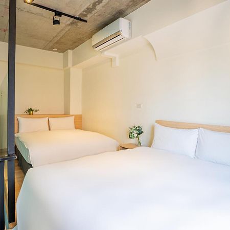 Check Inn Express Taichung Yizhong Exteriör bild