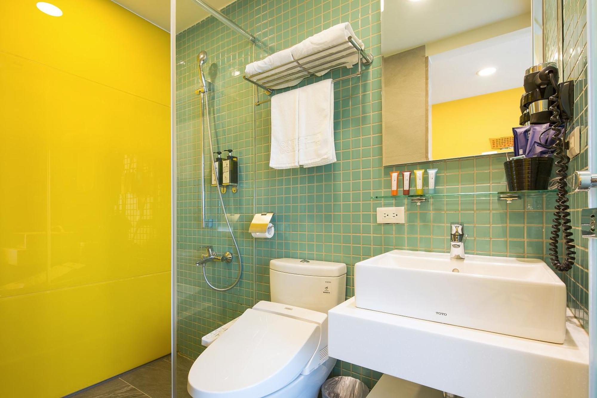 Check Inn Express Taichung Yizhong Exteriör bild