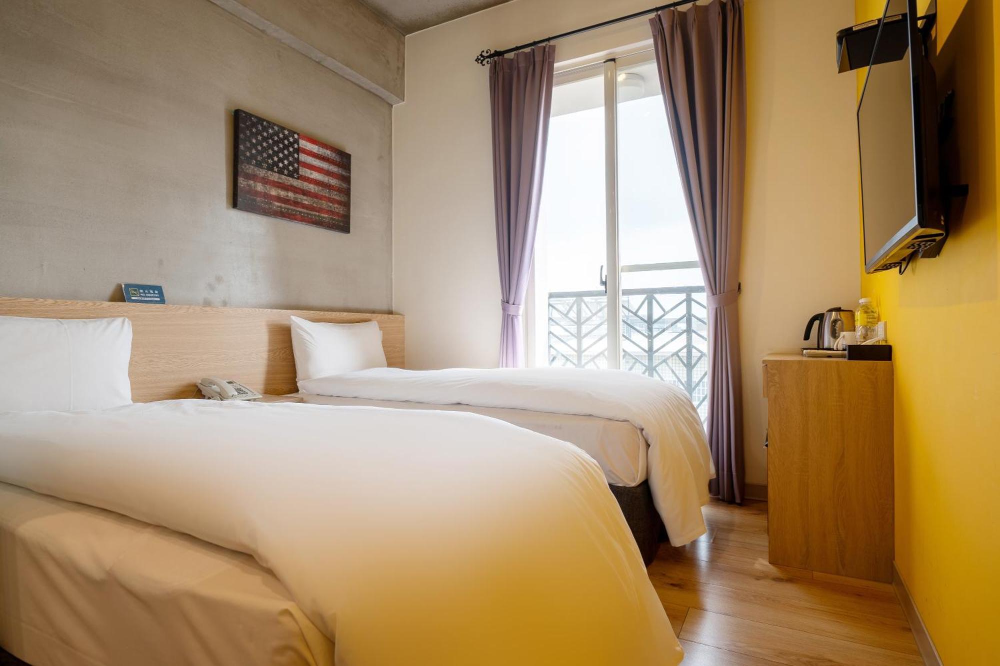 Check Inn Express Taichung Yizhong Exteriör bild