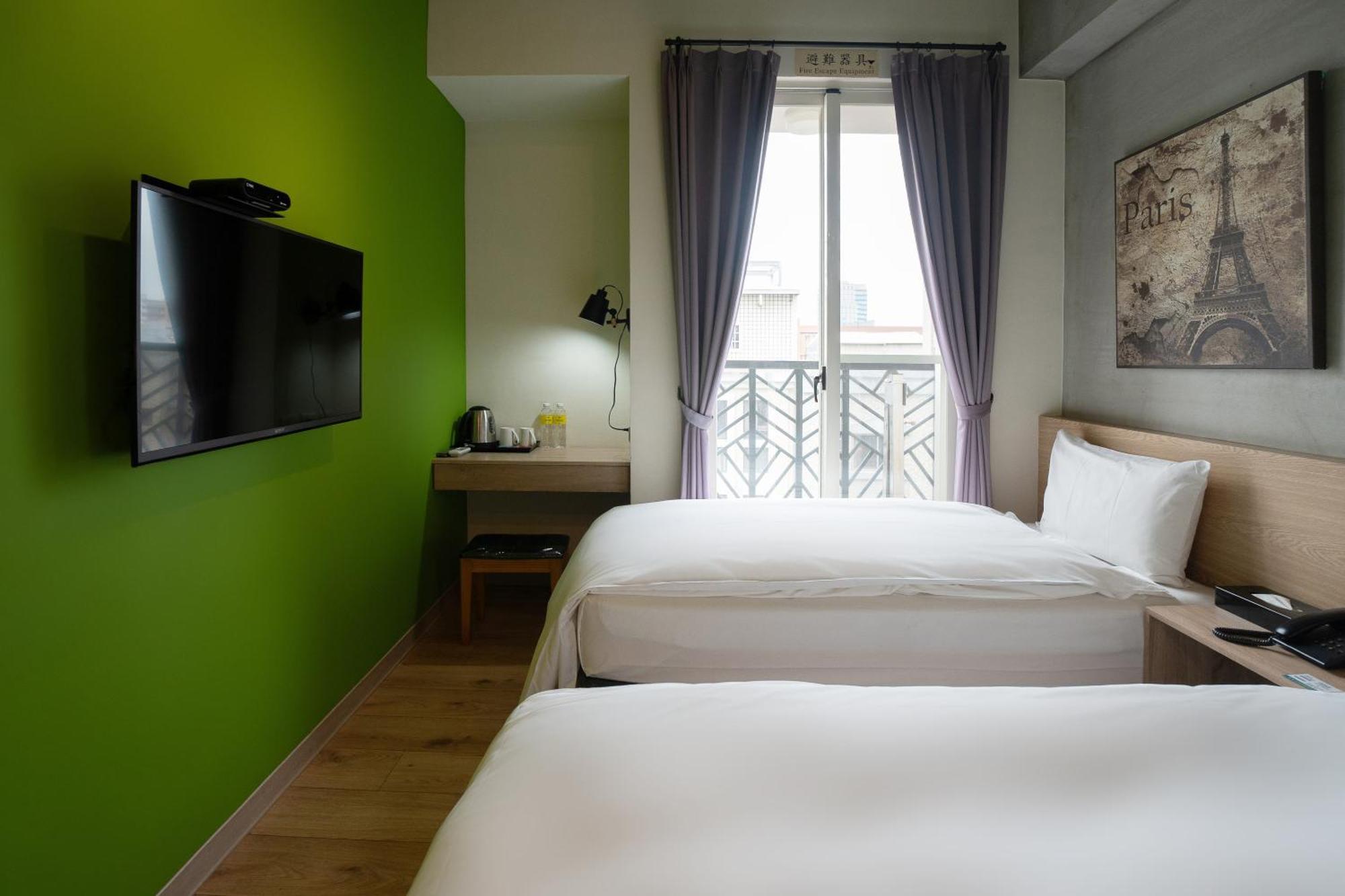 Check Inn Express Taichung Yizhong Exteriör bild