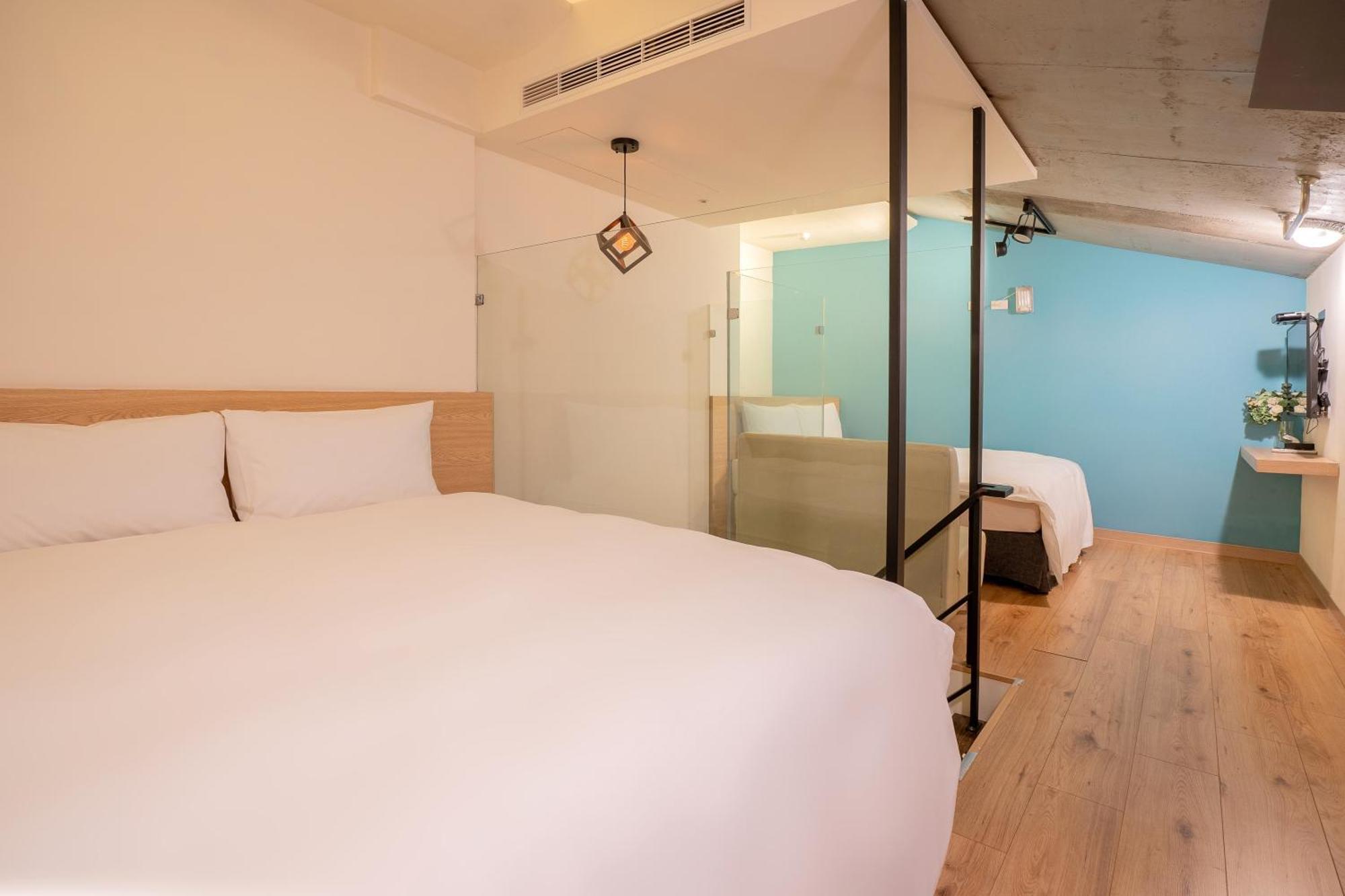 Check Inn Express Taichung Yizhong Exteriör bild