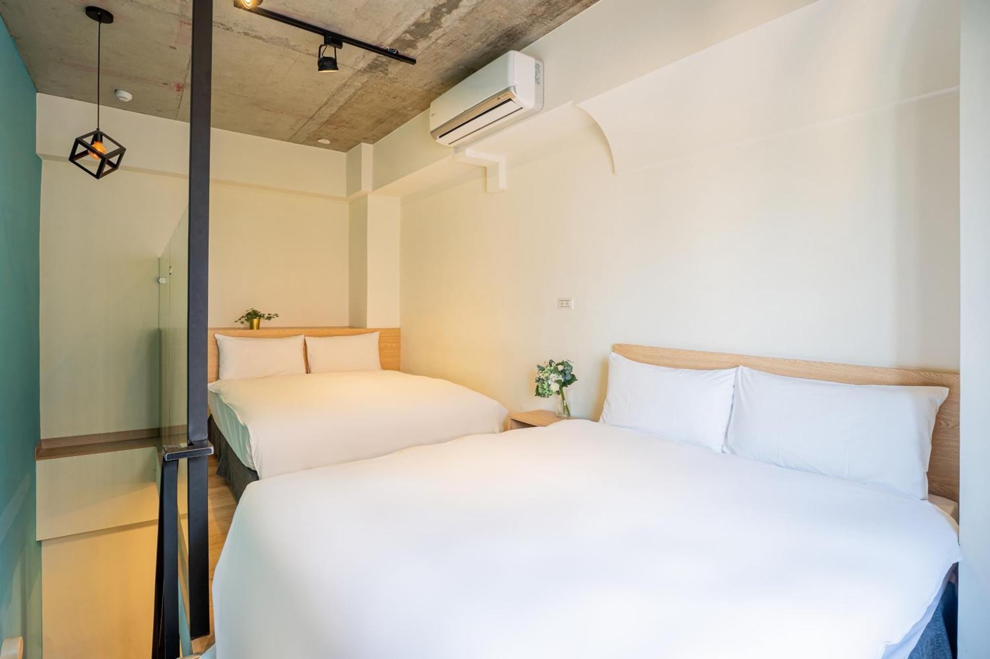 Check Inn Express Taichung Yizhong Exteriör bild