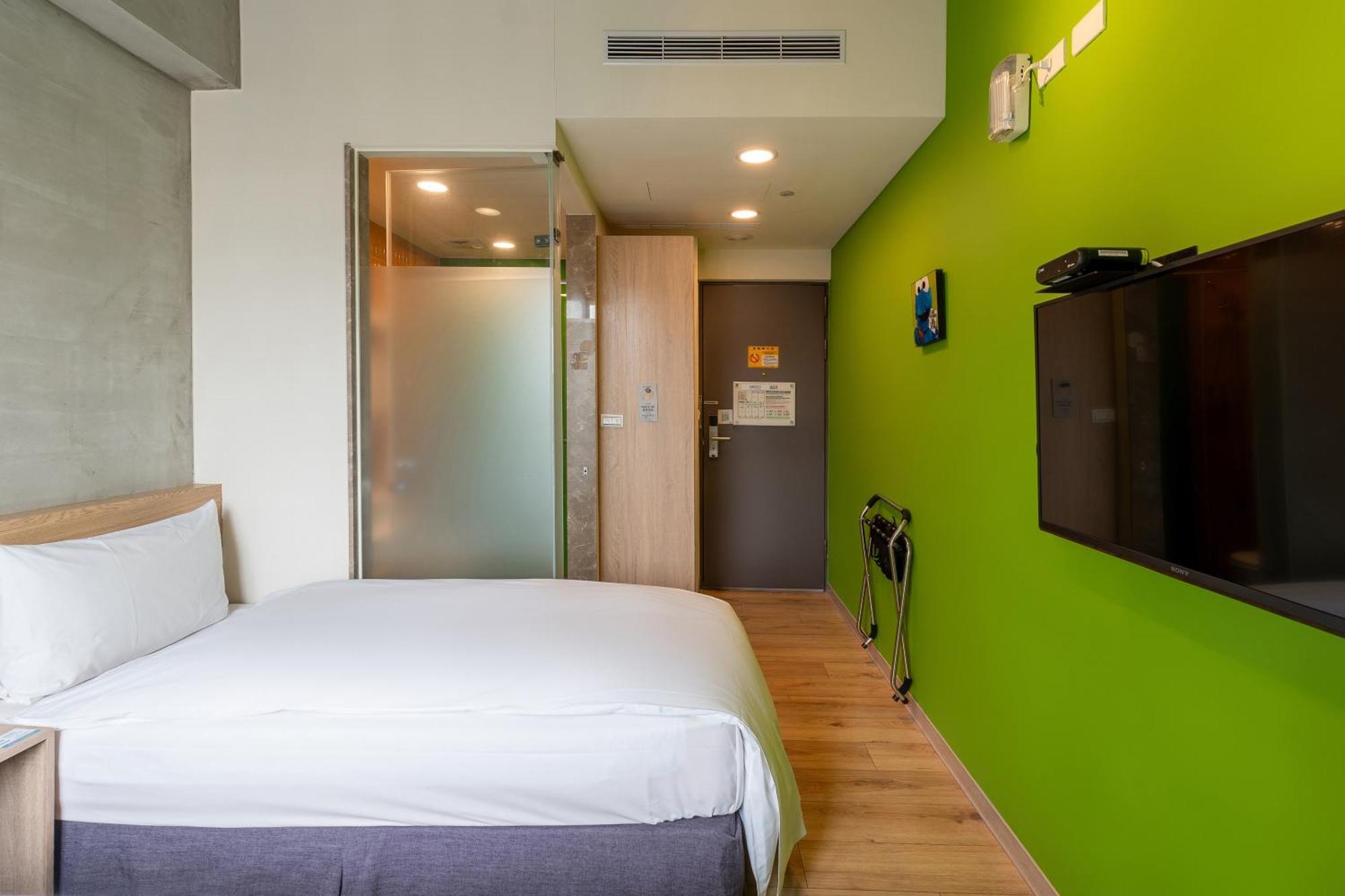 Check Inn Express Taichung Yizhong Exteriör bild