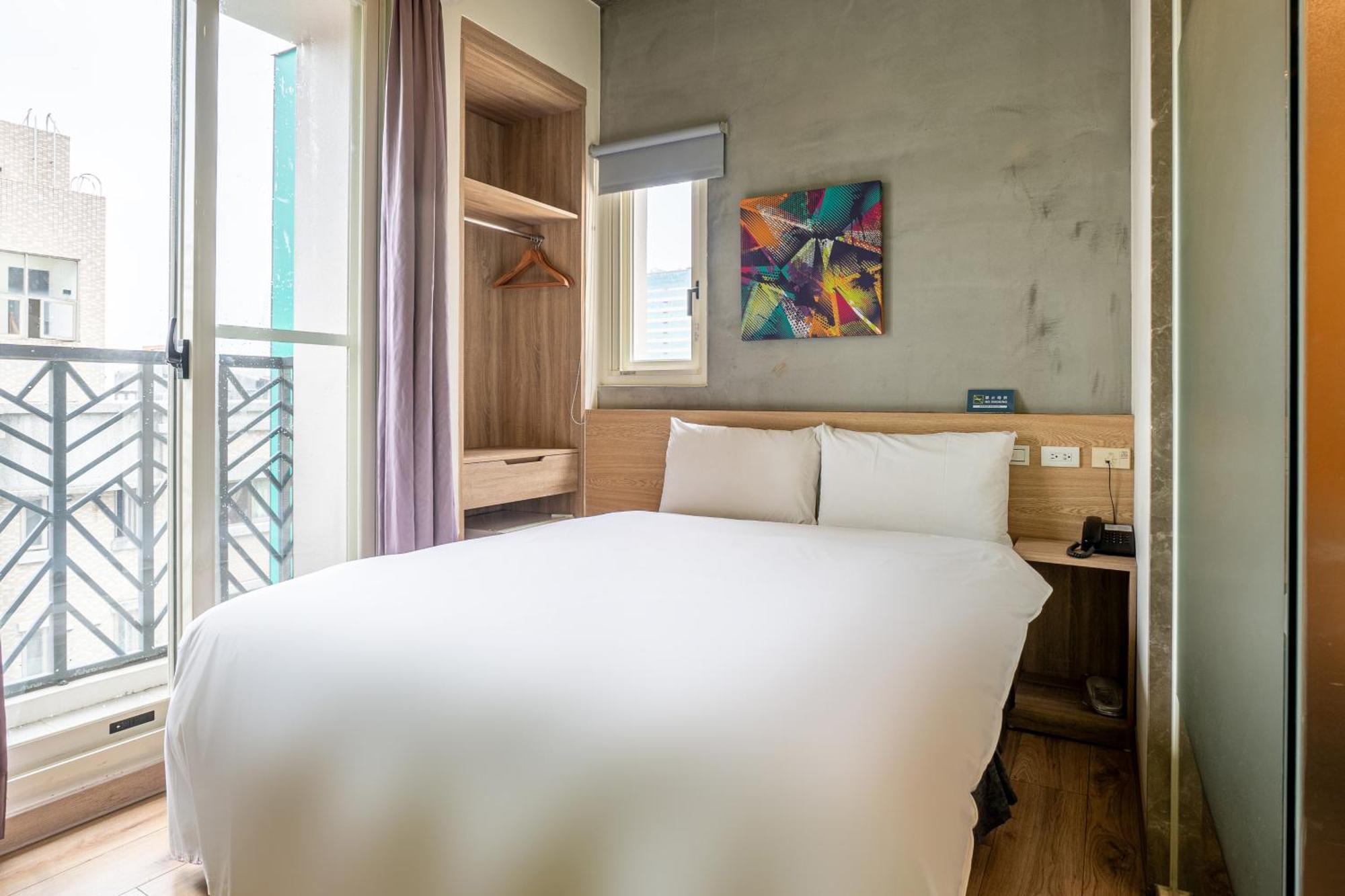 Check Inn Express Taichung Yizhong Exteriör bild