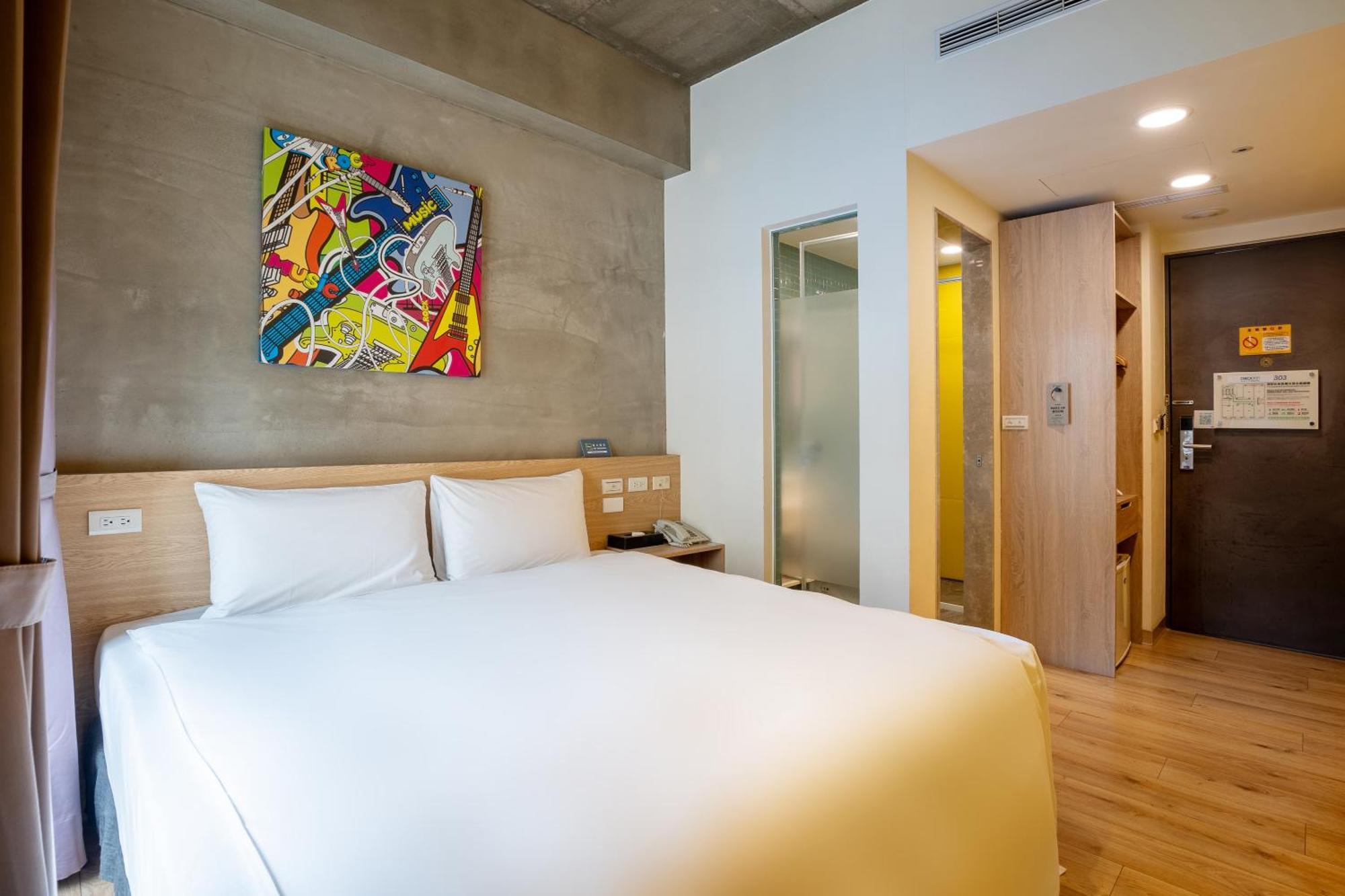 Check Inn Express Taichung Yizhong Exteriör bild