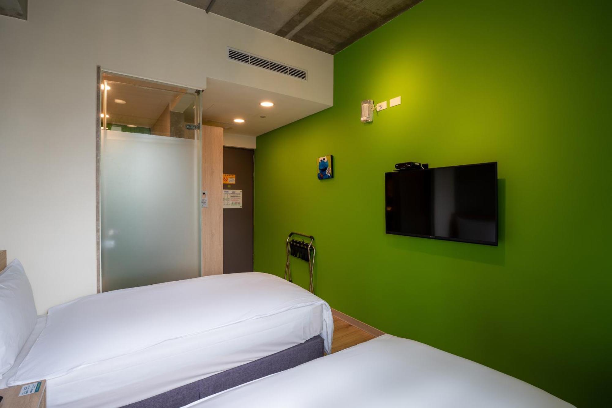 Check Inn Express Taichung Yizhong Exteriör bild