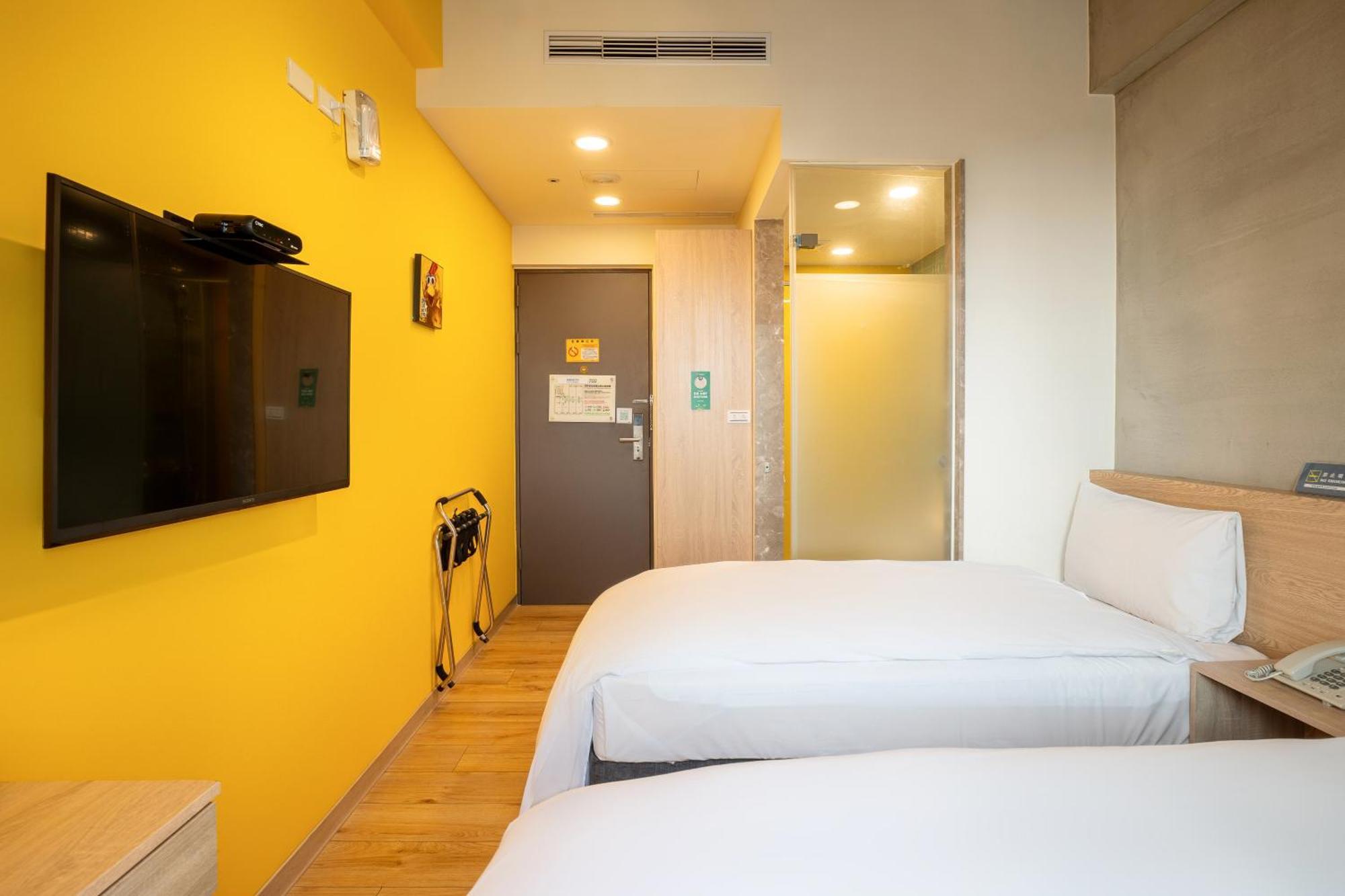 Check Inn Express Taichung Yizhong Exteriör bild