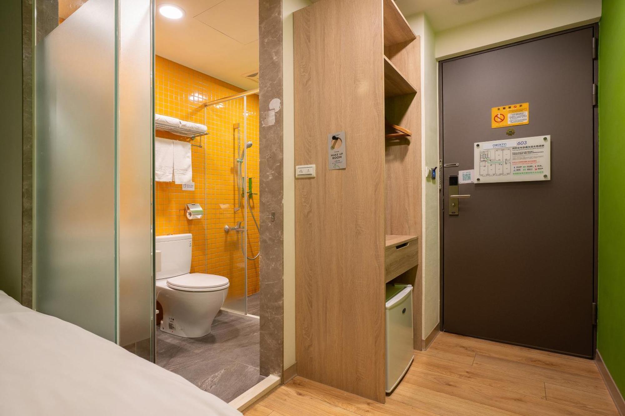 Check Inn Express Taichung Yizhong Exteriör bild