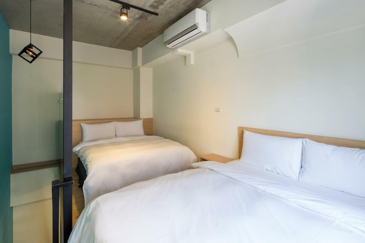 Check Inn Express Taichung Yizhong Exteriör bild